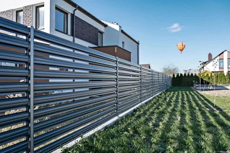 Ogrodzenie ze sztachet w krzyżówce? Mamy rozwiązania!